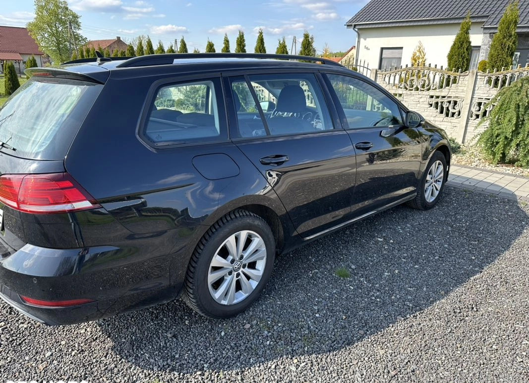 Volkswagen Golf cena 49900 przebieg: 130000, rok produkcji 2018 z Złotów małe 121